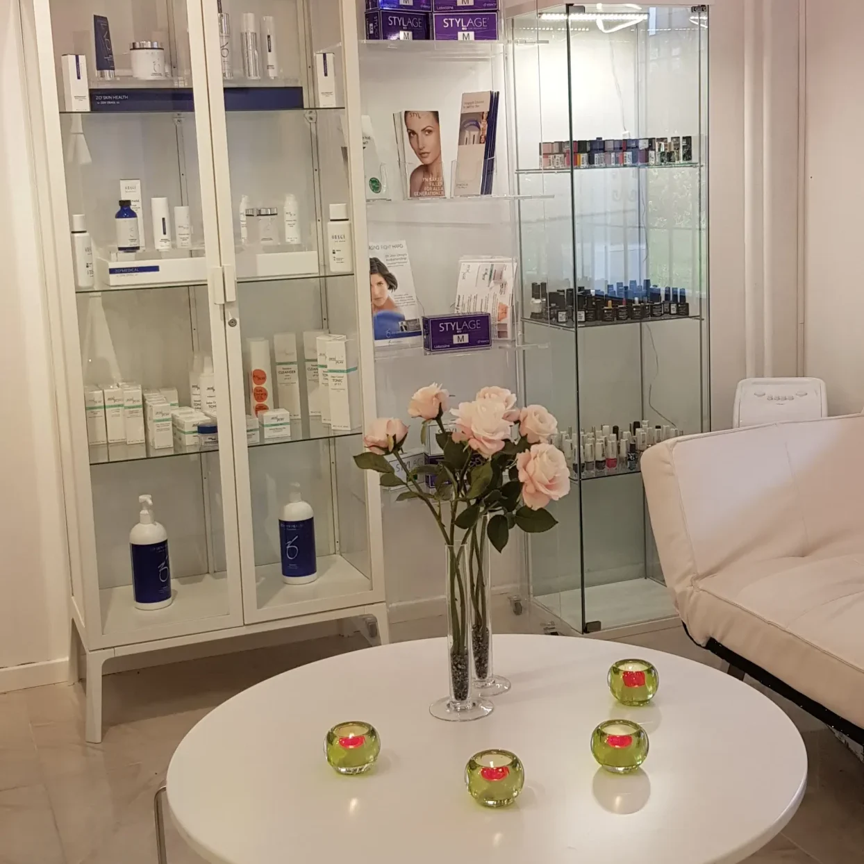 Lenera Clinic AB i Täby erbjuder fillers behandlingar och mer.